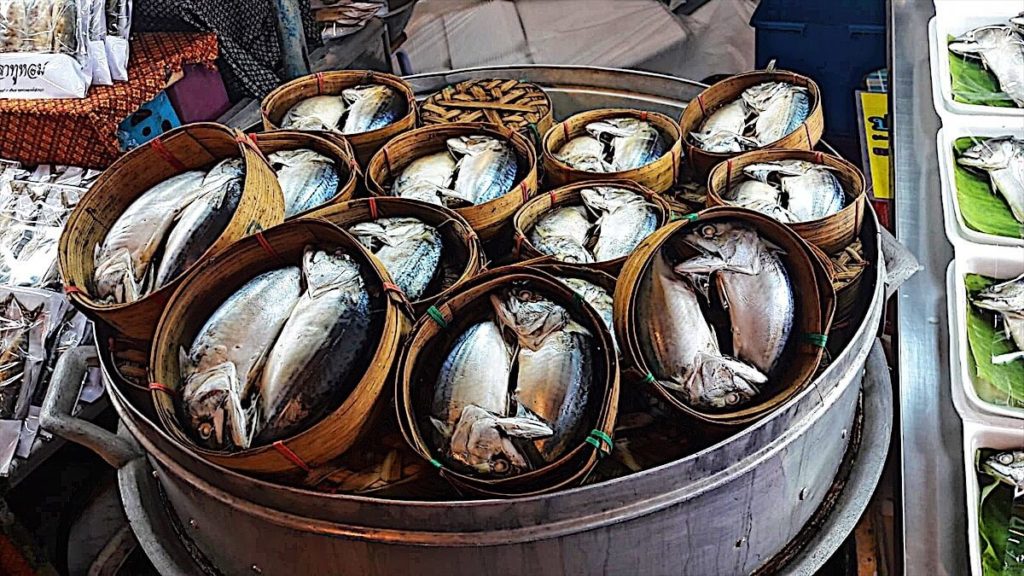 mercato galleggiante di amphawa