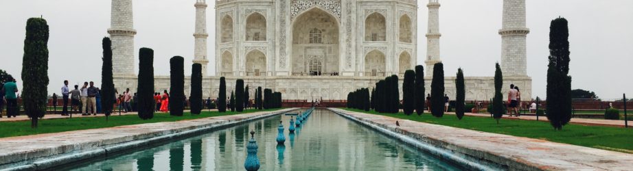 Taj Mahal – India: the story of a symmetrical love