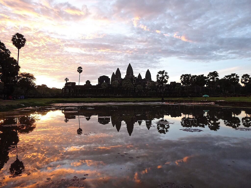 angkor wat in bicicletta 