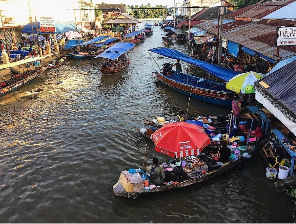 mercato galleggiante di amphawa