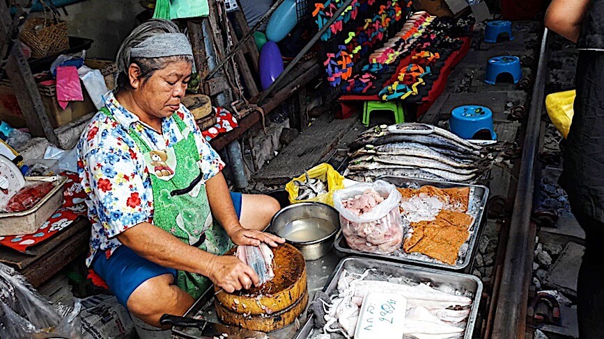 mercato sui binari di mae klong