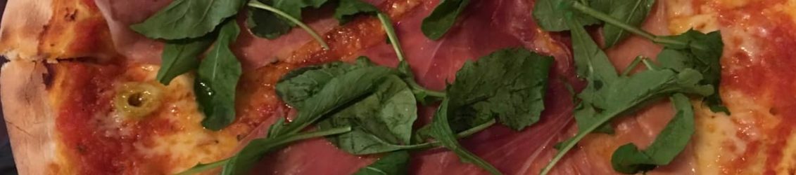 Annamaria improvvisamente si ritrova paralizzata. Il Nepal e la pizza diventano la sua cura.